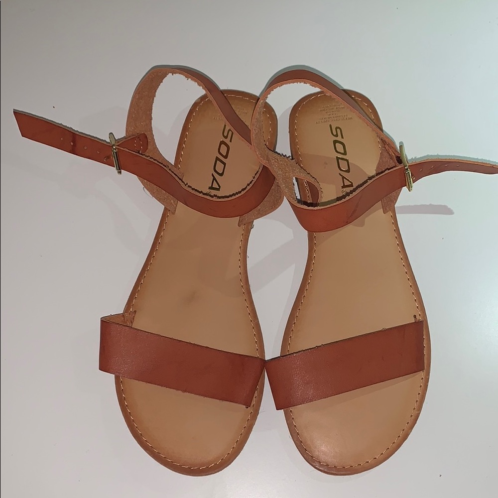 NWOT Soda Women's Tan Sandals Size 5